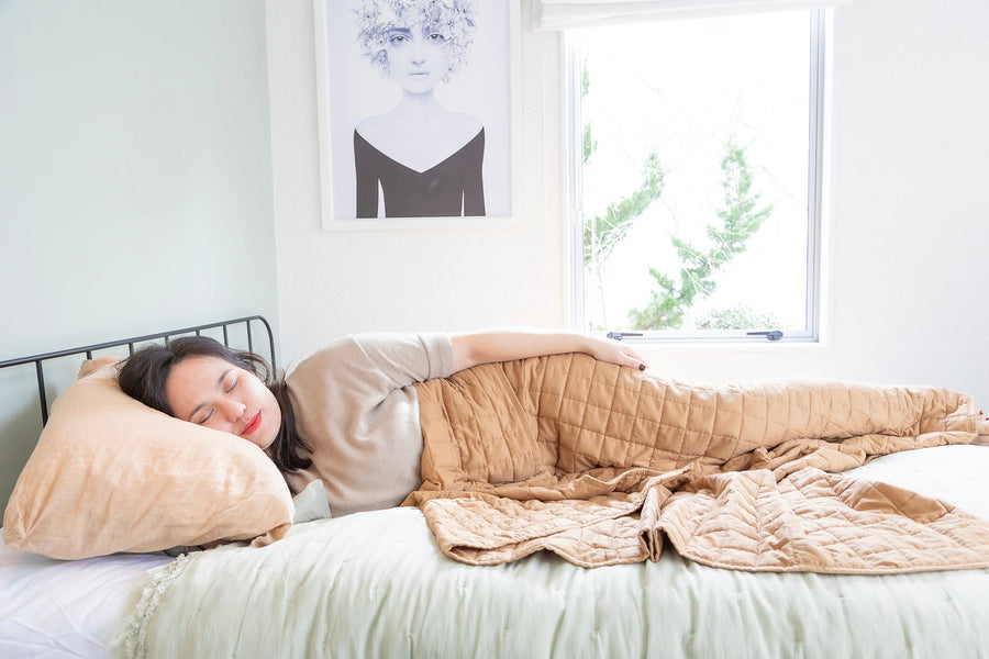 Sleep Struggles in Perimenopause – How a Weighted Blanket Can Help
